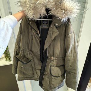 A&F Winter Coat with Hood and Detachable Fur - Medium